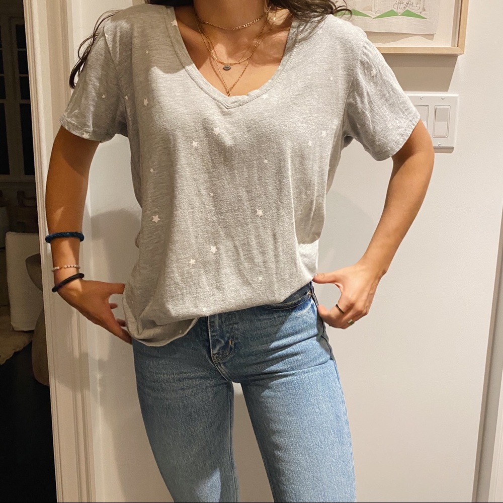 V-NECK TSHIRT